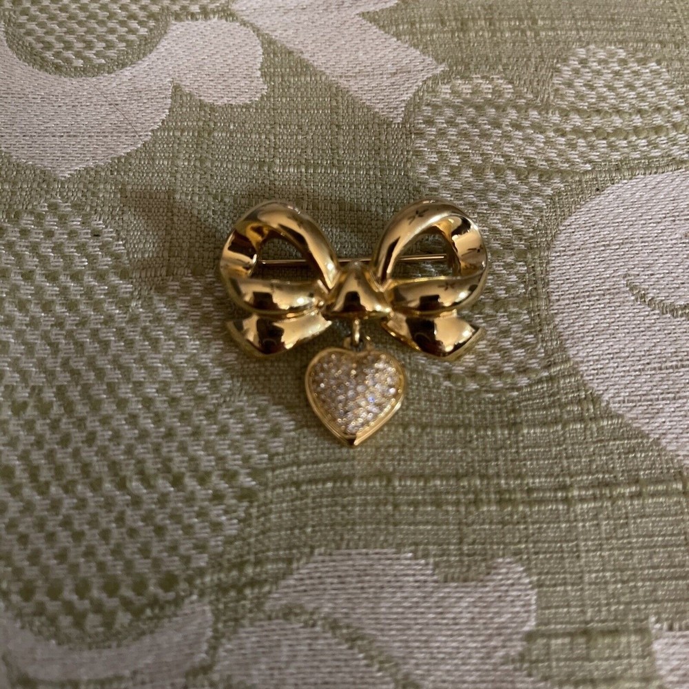 Vintage Gold Tone  Whiting & Davis WD Clear Rhinestone Bow Brooch Dangling Heart